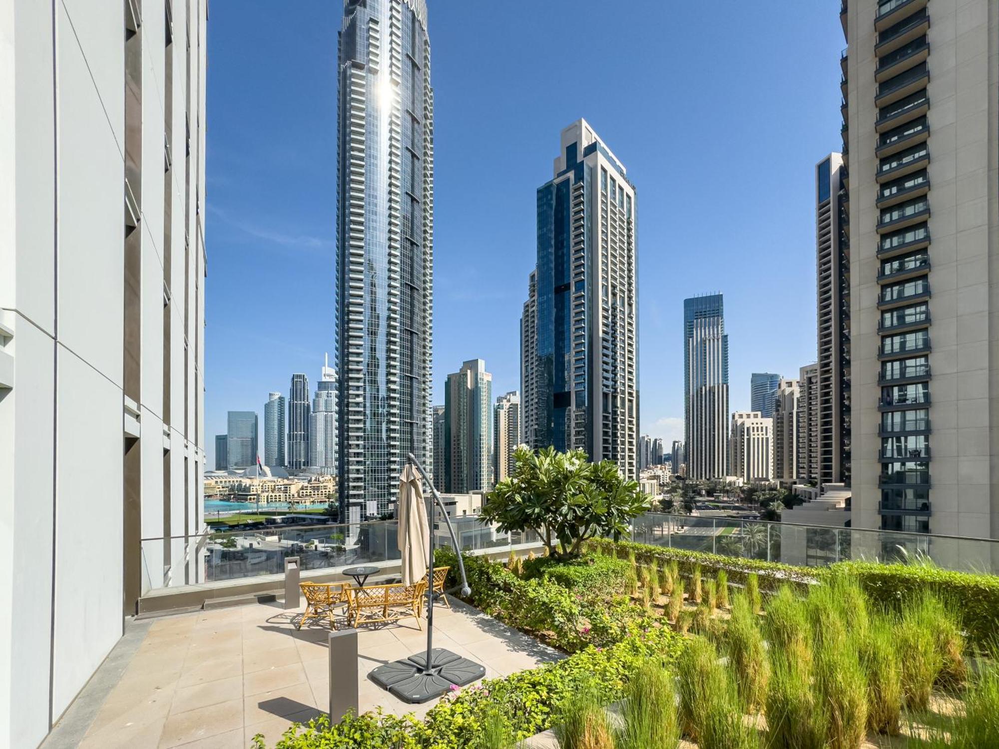 Luxury Downtown - 5 Mins Walk To Burj, Opera, Mall, Sleep 1-10 Apartment *