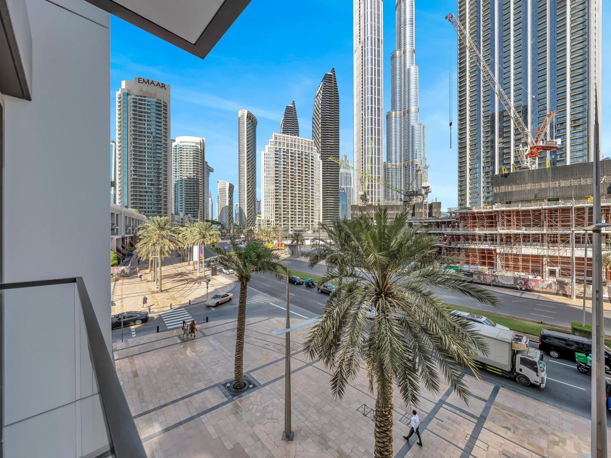 Luxury Downtown - 5 Mins Walk To Burj, Opera, Mall, Sleep 1-10 Apartment *