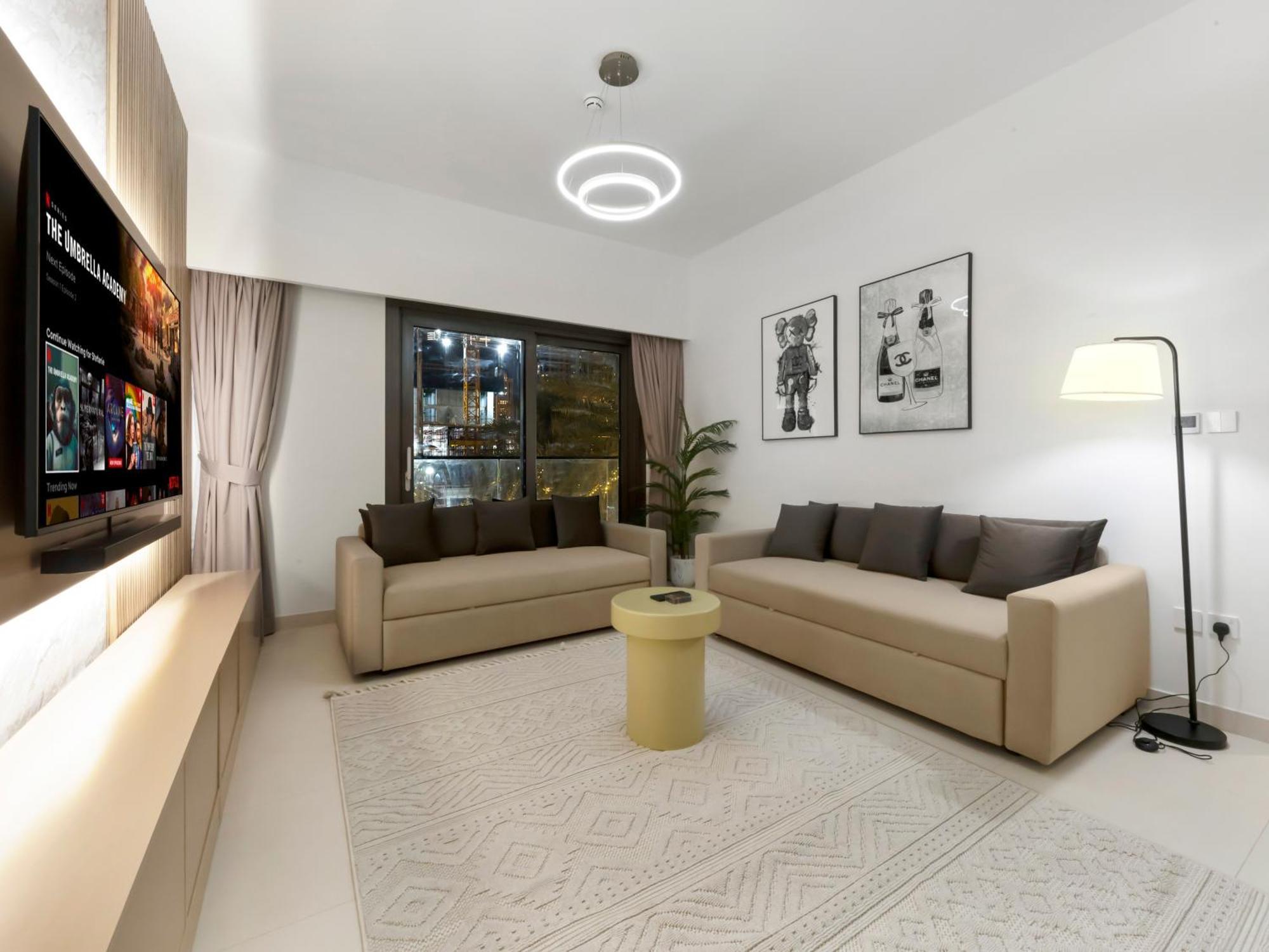 Apartment Luxury Downtown - 5 Mins Walk To Burj, Opera, Mall, Sleep 1-10 *