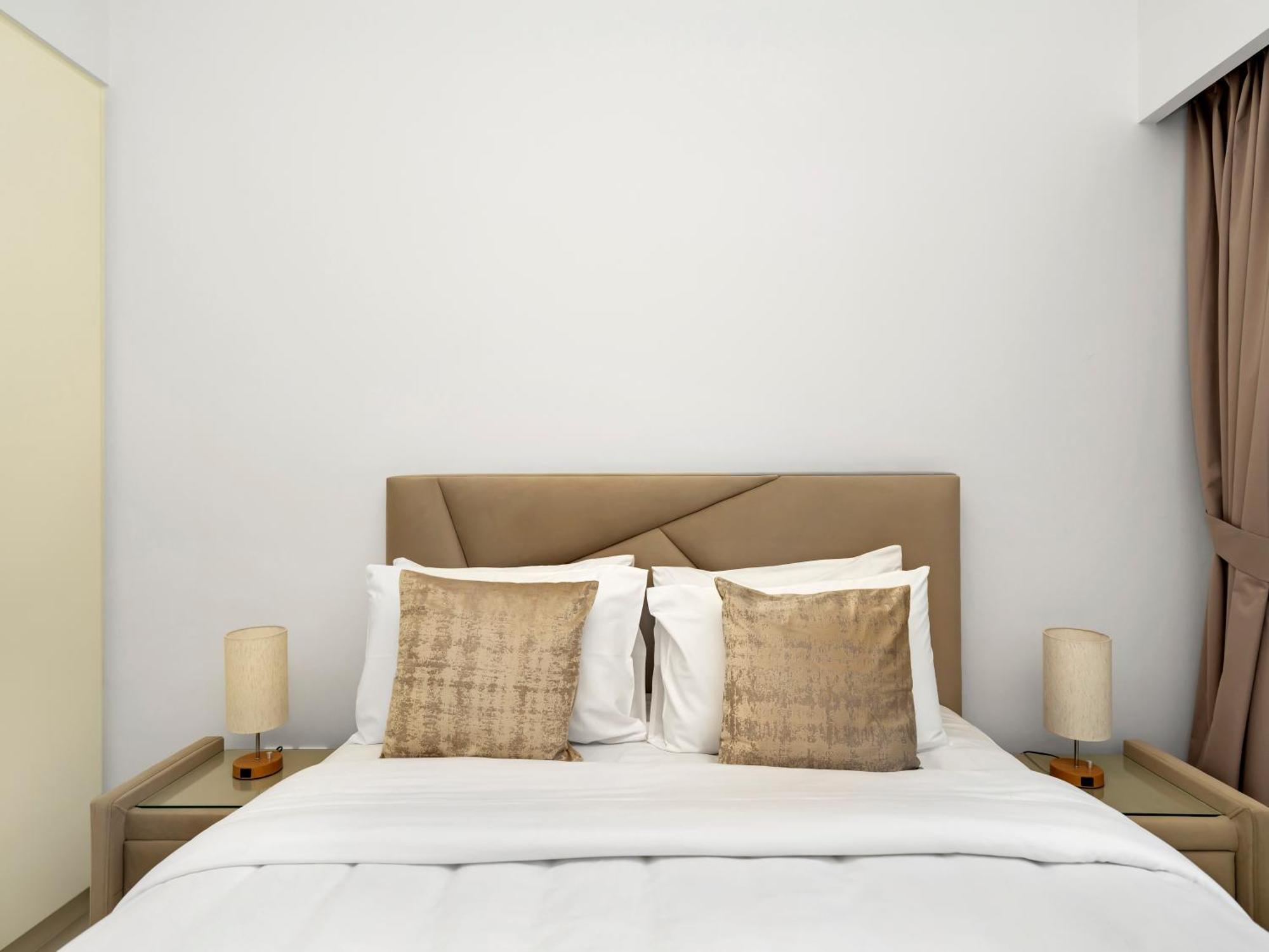 Luxury Downtown - 5 Mins Walk To Burj, Opera, Mall, Sleep 1-10 Apartment *